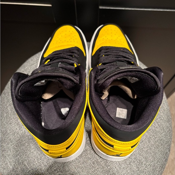 Air Jordan Mid New Love 2017 Mens 9 Women’s 10.5 Black-Yellow - Picture 4 of 10